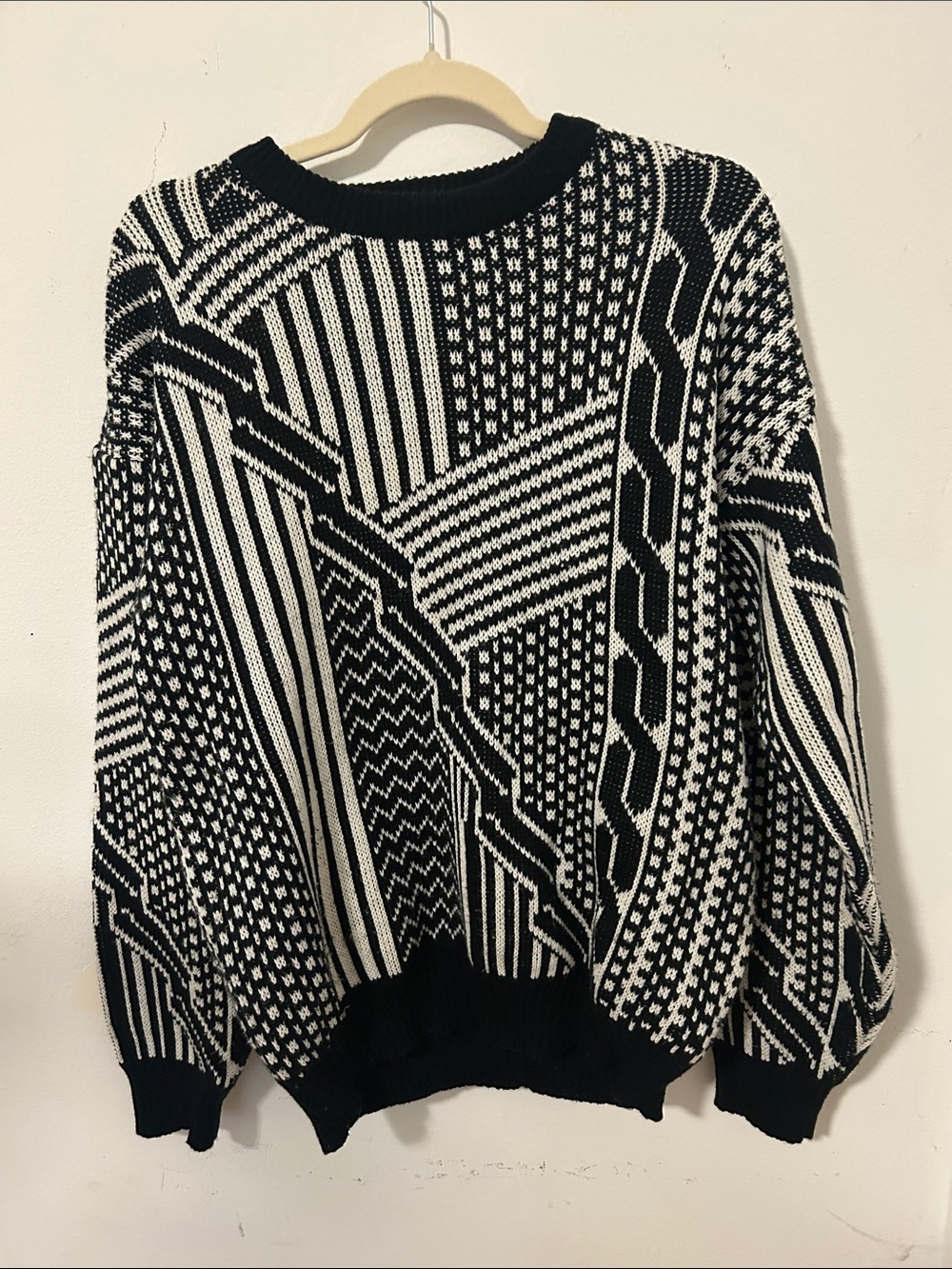 Cool Retro Vintage Black & White Geometric Knit Sweater - Women- Size Medium